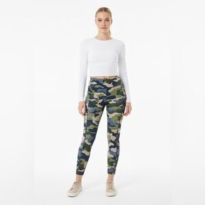 Live Well Camo High Rise Performance Leggings Size Medium